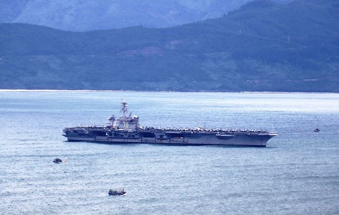 Hôm nay đại bàng vàng USS Carl Vinson của Hạm đội 7 Mỹ rời Đà Nẵng